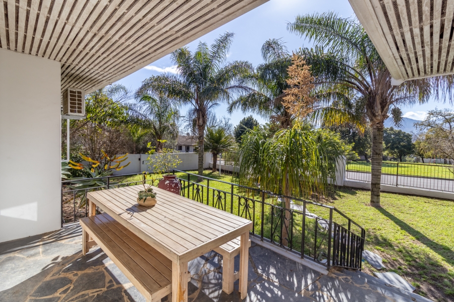 5 Bedroom Property for Sale in Uitsig Western Cape